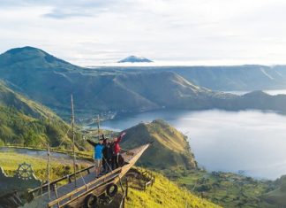 Check in hồ Toba Indonesia – hồ nước ngọt lớn nhất khu vực Đông Nam Á Check in hồ Toba Indonesia - hồ nước ngọt lớn nhất khu vực Đông Nam Á